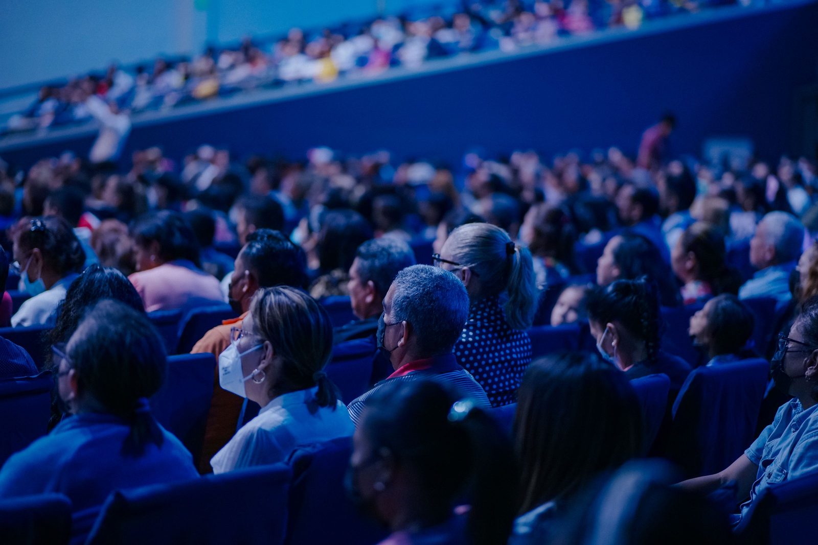 Auditório cheio em evento de formação da categoria